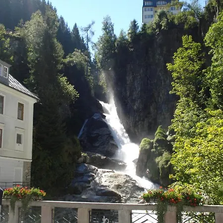 Hotel Carinthia 4*