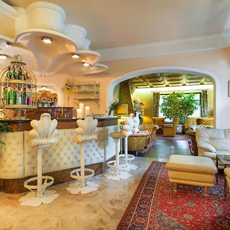 Hotel Carinthia 4*
