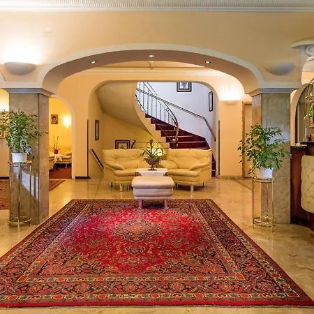 Hotel Carinthia 4*
